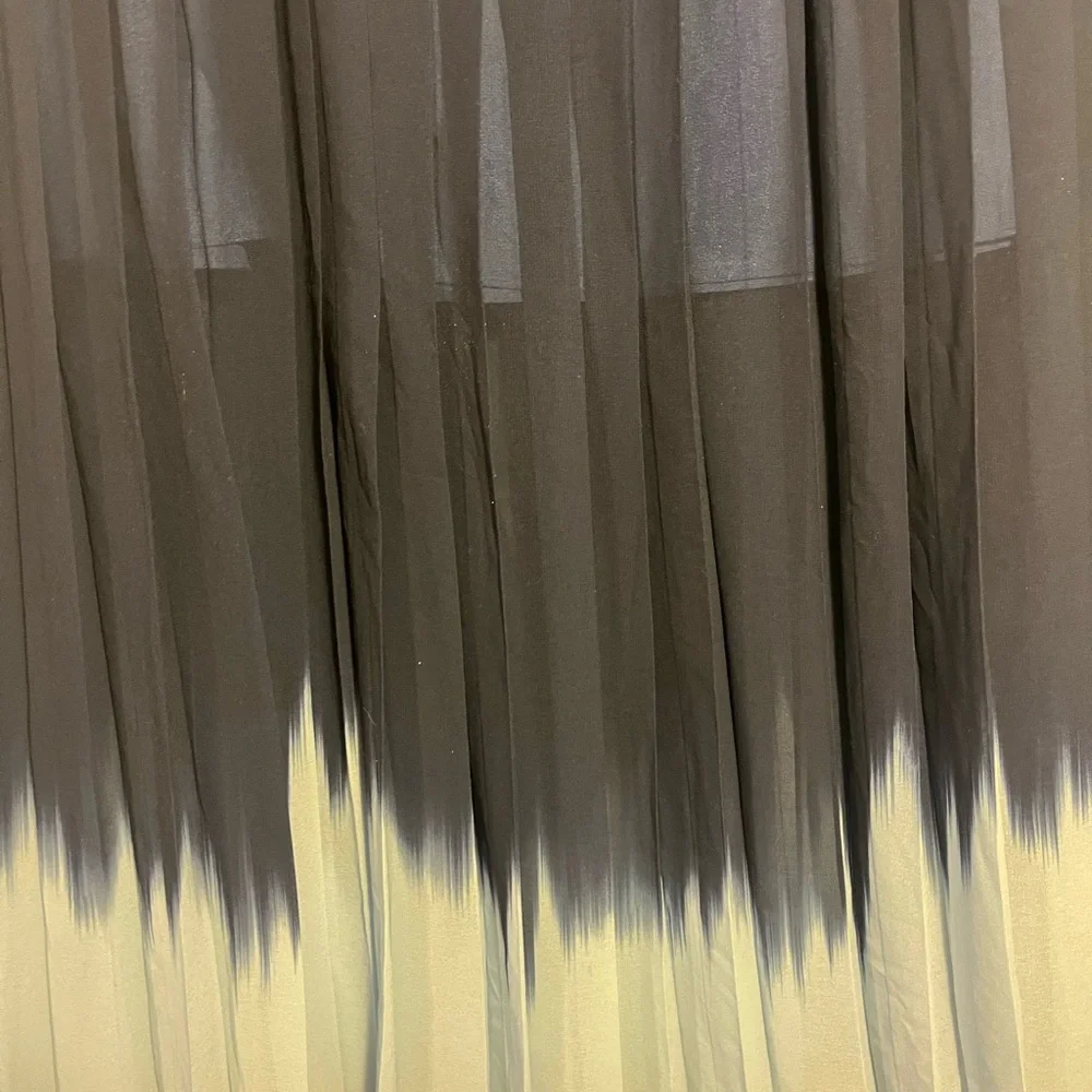 Banana Republic Blue and Black ombré Maxi Skirt size Medium - Picture 4 of 8